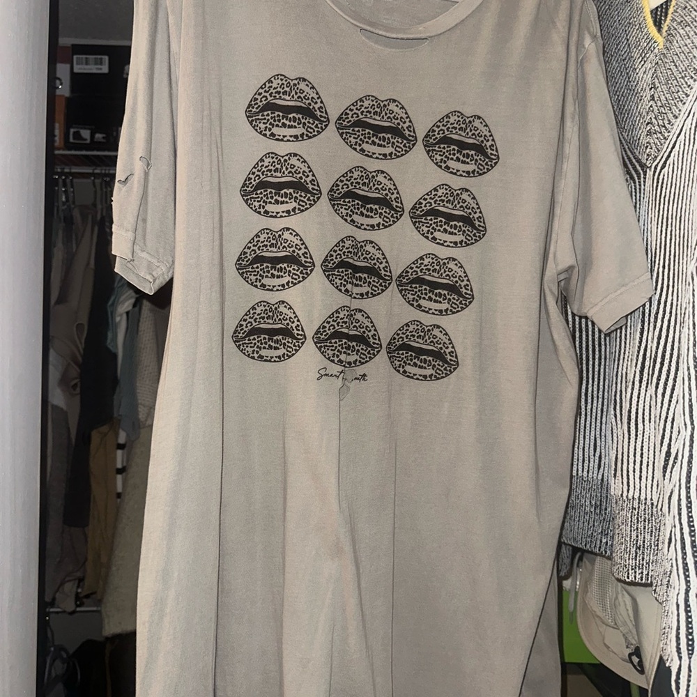 SMART MOUTH 👄 Distressed Tee - Picture 2 of 9